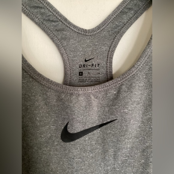 NIKE Swoosh Medium Support sports bra EUC - Picture 2 of 7